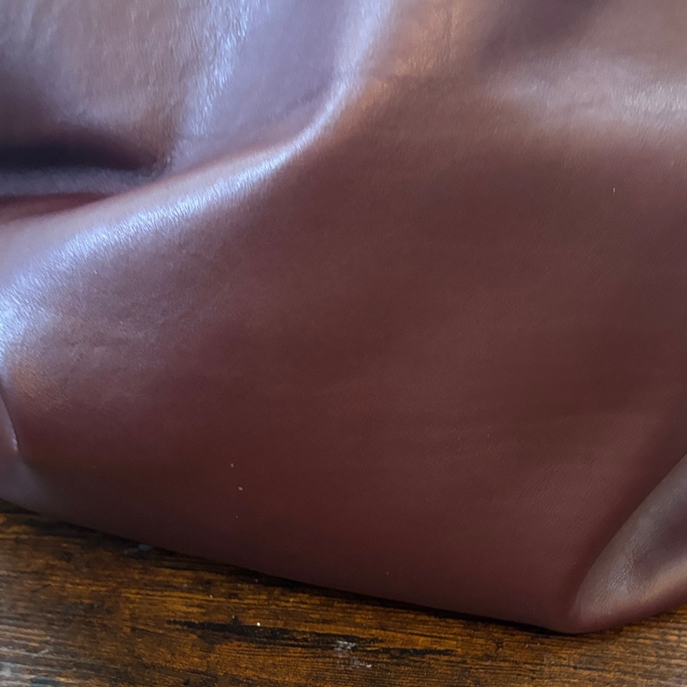 Women’s Plum Leather Tote Handbag - Picture 6 of 11
